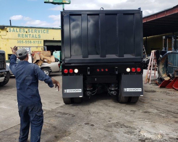 2002 KENWORTH  T800 DUMP TRUCK