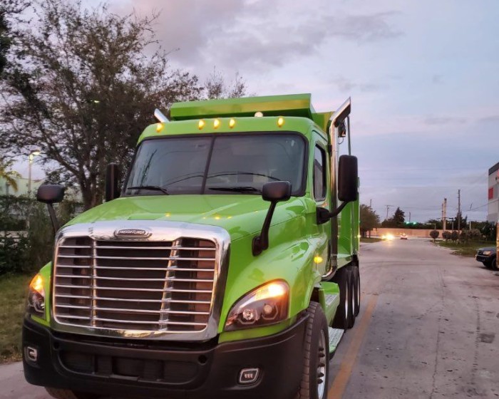2012 FREIGHTLINER CASCADIA DUMP TRUCK
