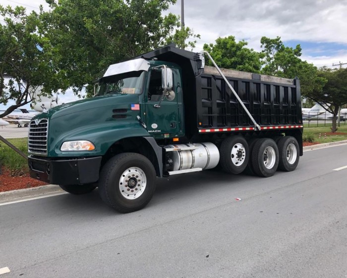 2011 MACK GRANITE DUMP TRUCK