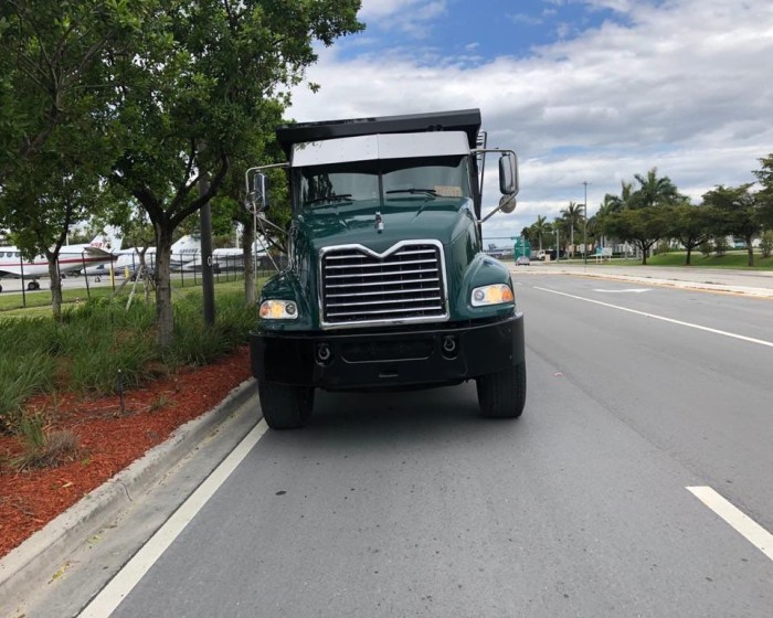 2011 MACK GRANITE DUMP TRUCK