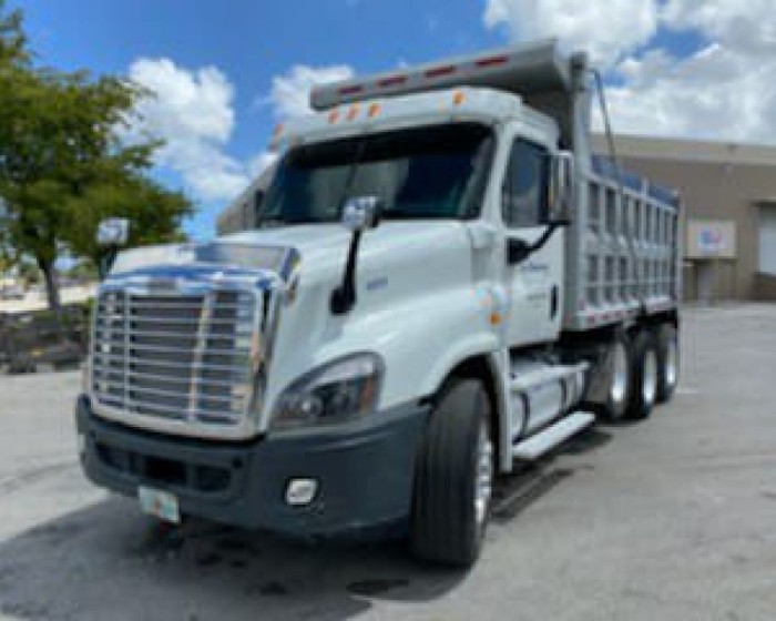 2012 FREIGHTLINER  DUMP TRUCK