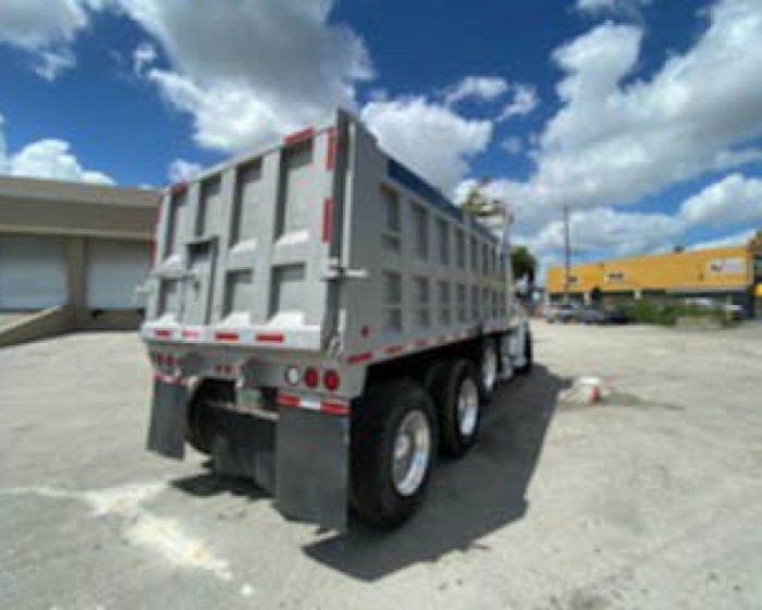 2012 FREIGHTLINER  DUMP TRUCK