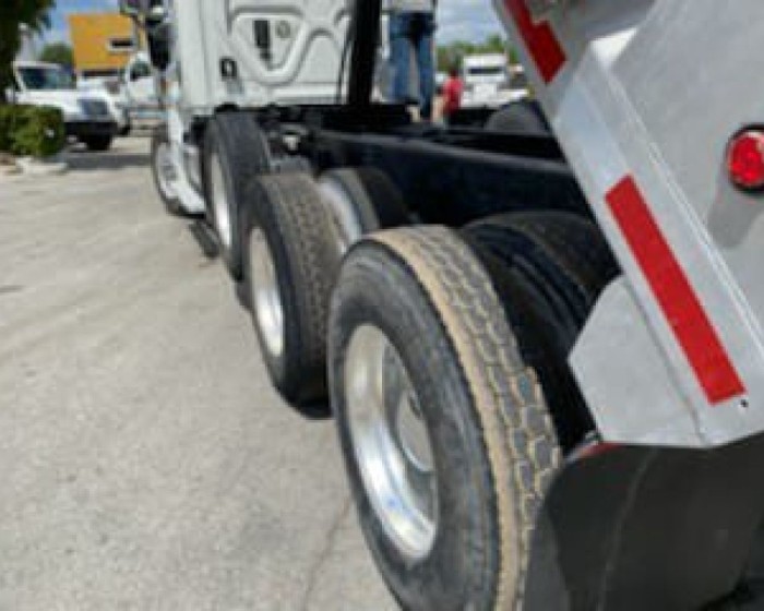 2012 FREIGHTLINER  DUMP TRUCK