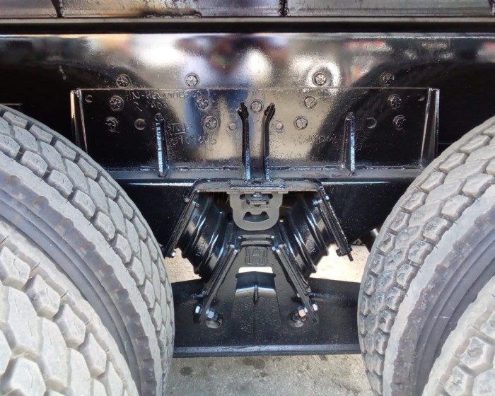 2008 PETERBILT 388 DUMP TRUCK TRI-AXLE