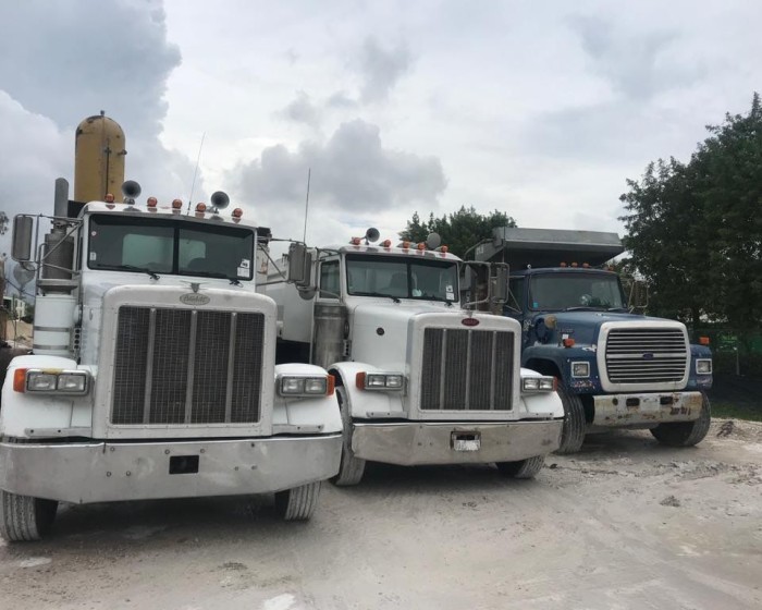 2006 PETERBILT 379 DUMP TRUCK