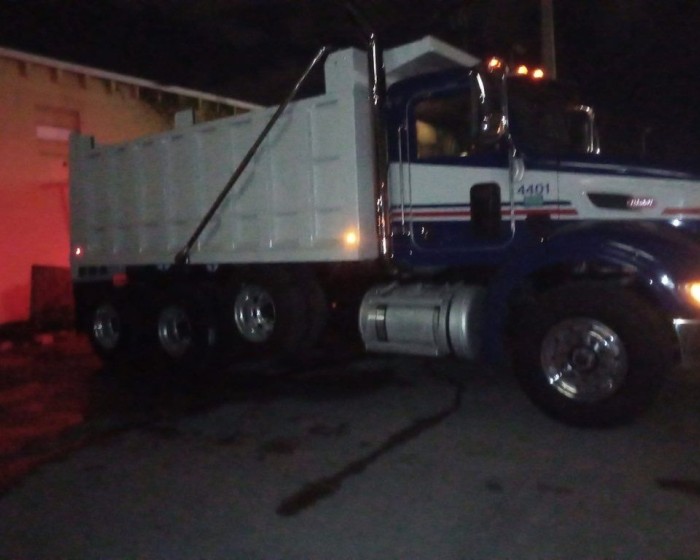 2013 PETERBILT 384 DUMP TRUCK
