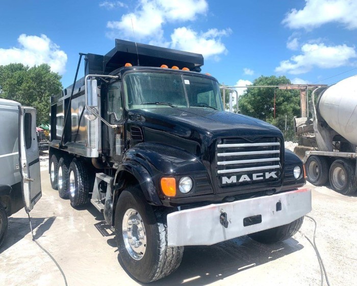 2007 MACK GRANITE DUMP TRUCK