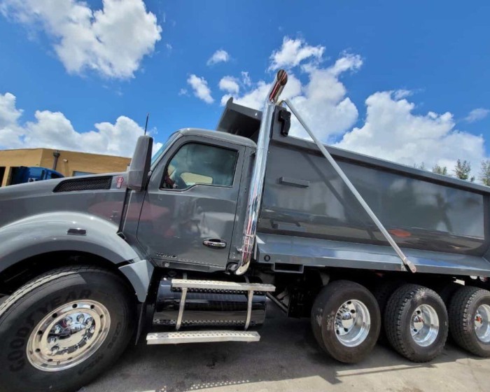 2016 KENWORTH T880 DUMP TRUCK