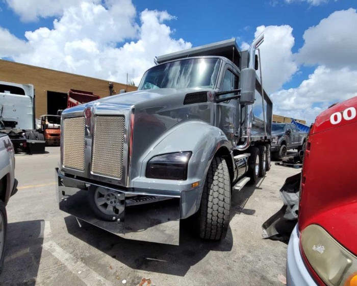 2016 KENWORTH T880 DUMP TRUCK