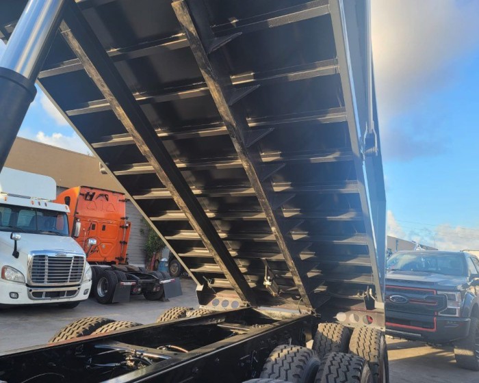 2016 KENWORTH T880 DUMP TRUCK