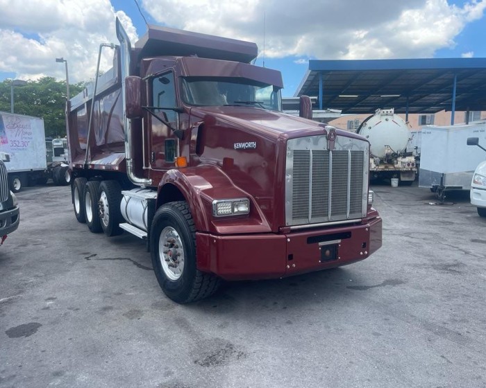 2009 KENWORTH T800 DUMP TRUCK