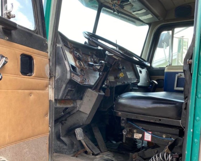 1995 PETERBILT 387 DUMP TRUCK
