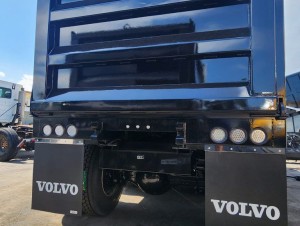 2021 VOLVO VNR DUMP TRUCK