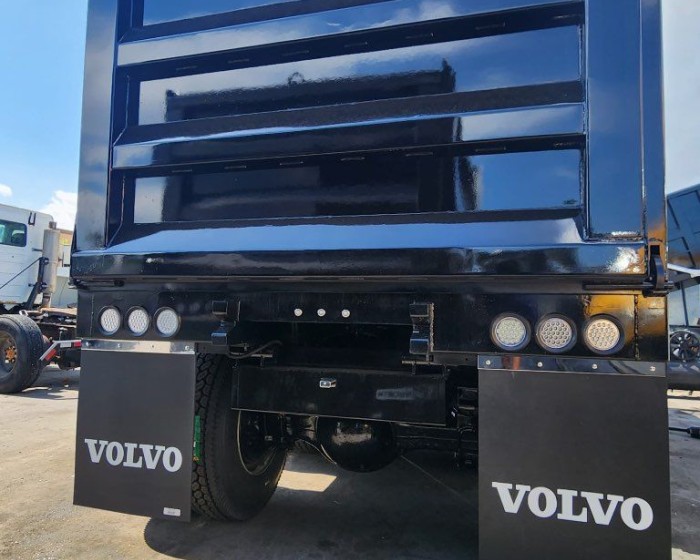 2021 VOLVO VNR DUMP TRUCK