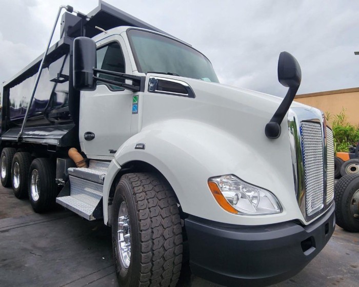 2018 KENWORTH T680 DUMP TRUCK