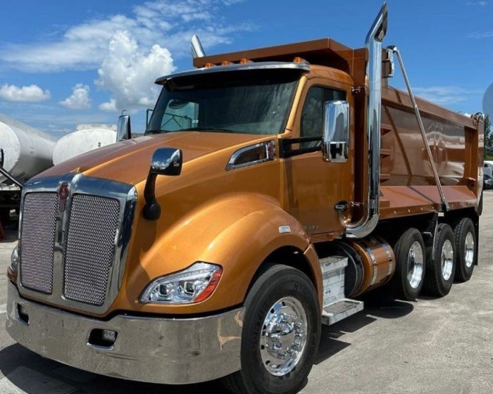 2019 KENWORTH T680 TRI-AXLE DUMP TRUCK