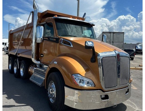 2019 KENWORTH T680 TRI-AXLE DUMP TRUCK