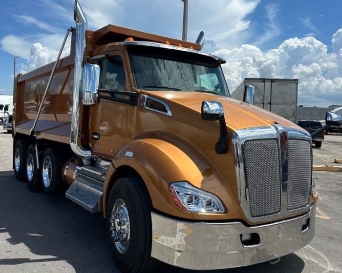2019 KENWORTH T680 TRI-AXLE DUMP TRUCK