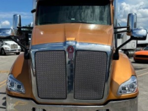 2019 KENWORTH T680 TRI-AXLE DUMP TRUCK