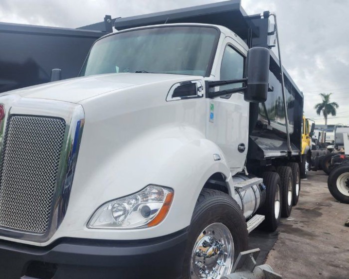 2018 KENWORTH T680 DUMP TRUCK