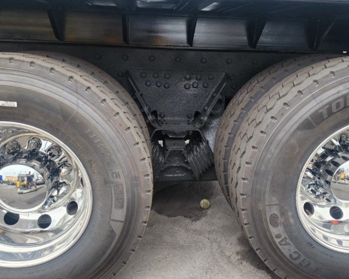 2018 KENWORTH T680 DUMP TRUCK