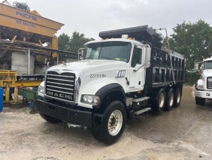 2008 MACK GRANITE DUMP TRUCK