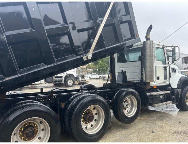 2008 MACK GRANITE DUMP TRUCK