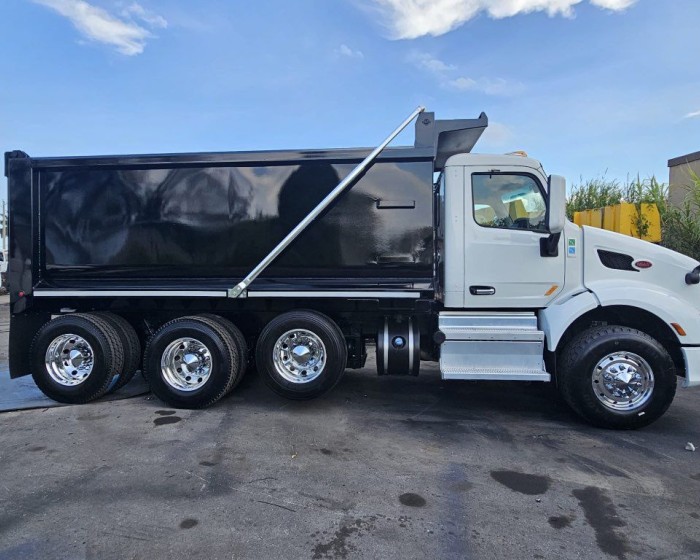 2022 PETERBILT 579 DUMP TRUCK