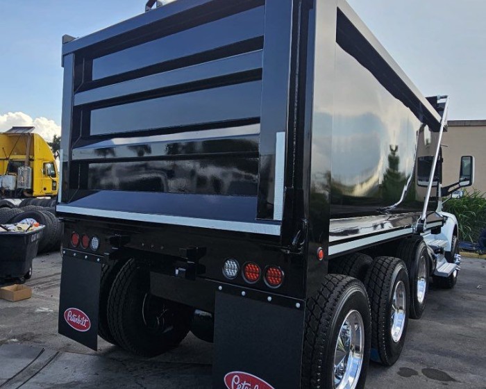 2022 PETERBILT 579 DUMP TRUCK