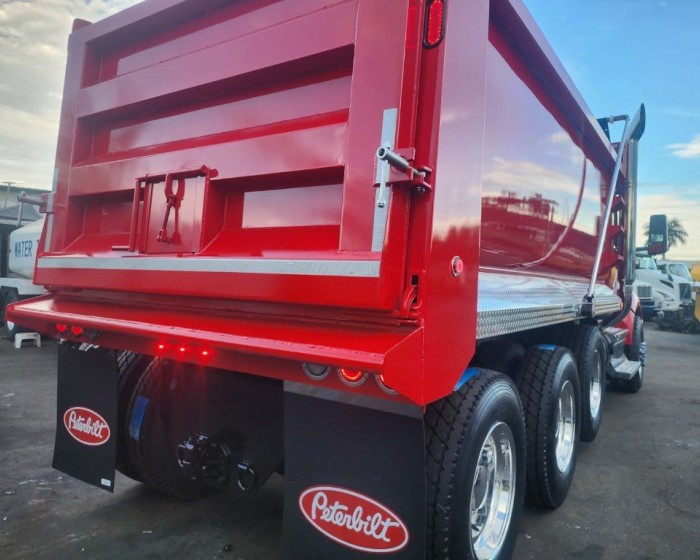 2022 PETERBILT 579 DUMP TRUCK