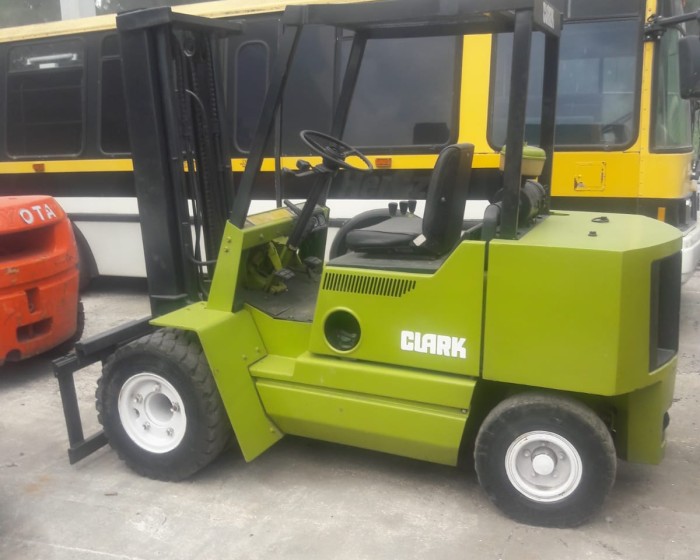 1994 CLARK FORKLIFT 