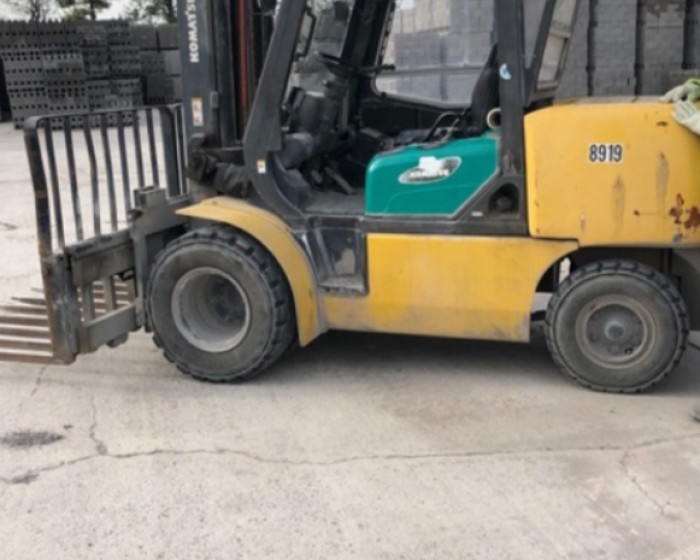2001 KOMATSU FORKLIFT