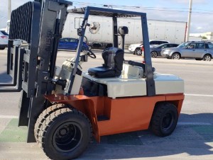 1995 NISSAN PNEUMATIC TIRE FORKLIFT
