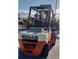 1995 NISSAN PNEUMATIC TIRE FORKLIFT