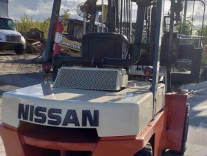 1995 NISSAN PNEUMATIC TIRE FORKLIFT