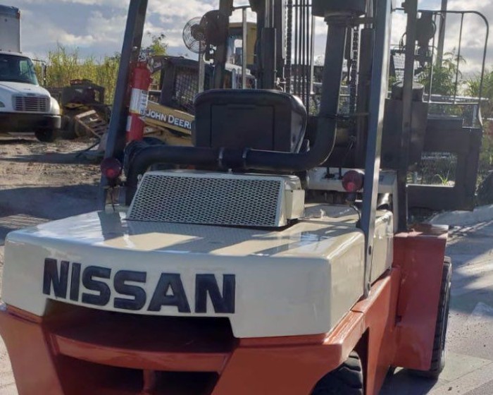 1995 NISSAN PNEUMATIC TIRE FORKLIFT