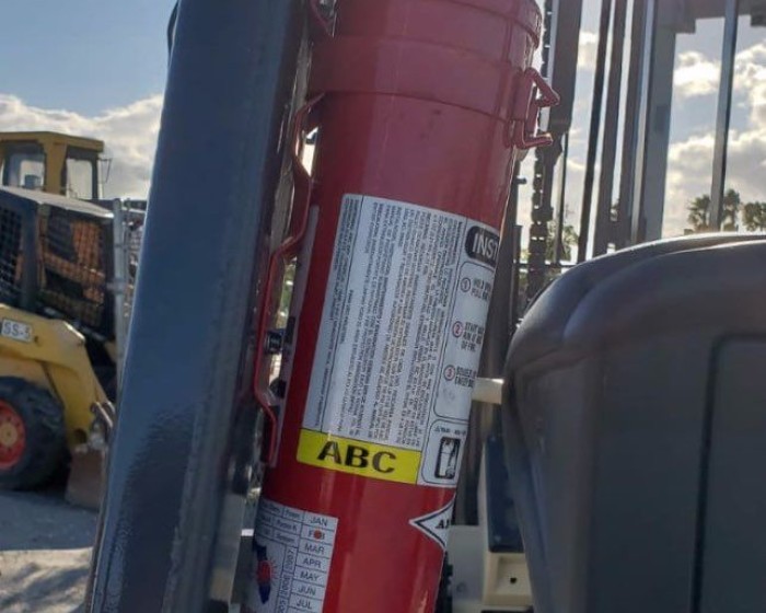1995 NISSAN PNEUMATIC TIRE FORKLIFT