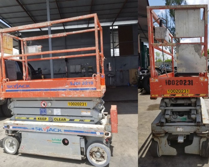 2012 SCISSOR SKYJACK LIFT