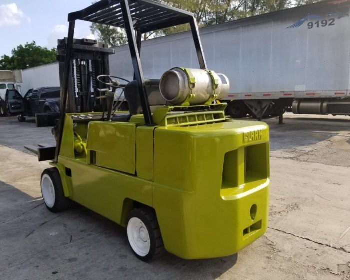 1980 CLARK 13500 LBS FORKLIFT