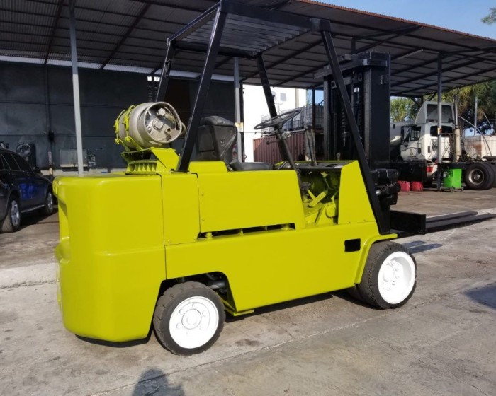 1980 CLARK 13500 LBS FORKLIFT
