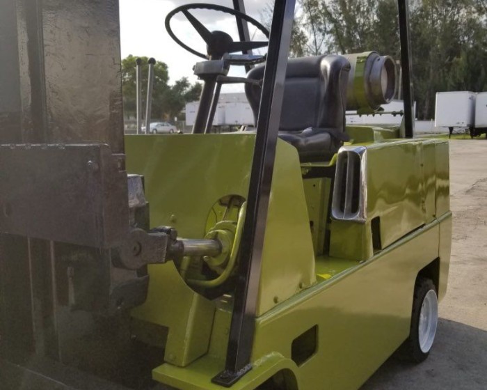 1980 CLARK 13500 LBS FORKLIFT