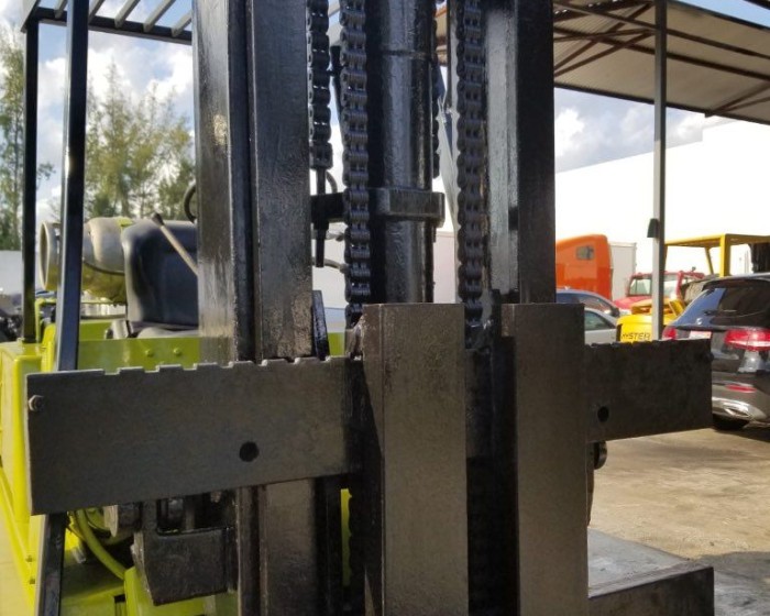 1980 CLARK 13500 LBS FORKLIFT