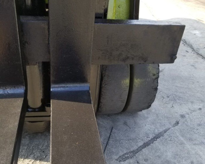 1980 CLARK 13500 LBS FORKLIFT