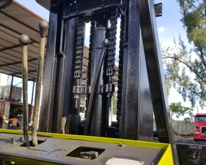 1980 CLARK 13500 LBS FORKLIFT