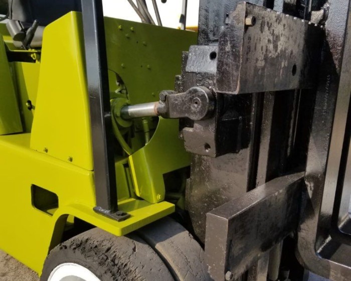 1980 CLARK 13500 LBS FORKLIFT