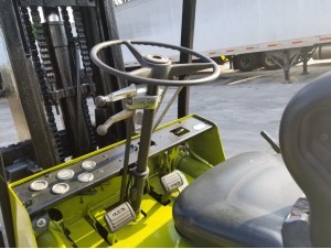 1980 CLARK 13500 LBS FORKLIFT