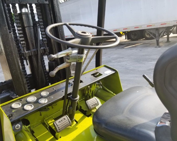1980 CLARK 13500 LBS FORKLIFT