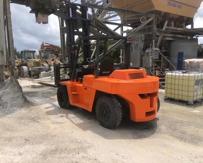 2010 NISSAN 16000-LBS FORKLIFT