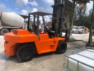 2010 NISSAN 16000-LBS FORKLIFT