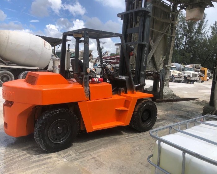 2010 NISSAN 16000-LBS FORKLIFT